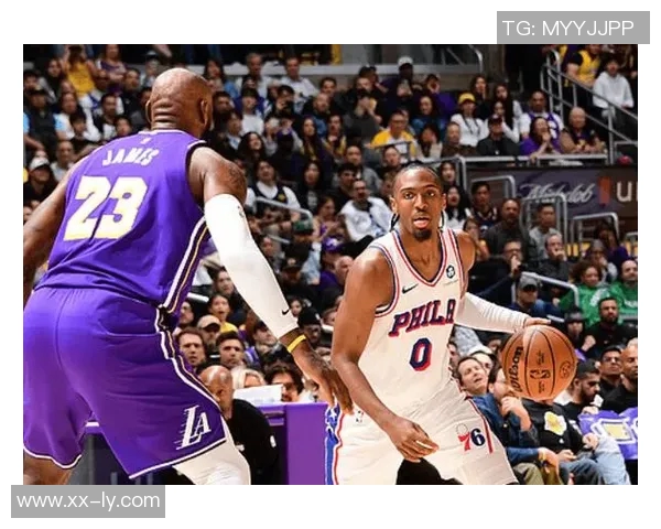 马克西上半场表现全面11投4中贡献12分3篮板4助攻1抢断1盖帽